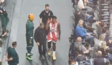Η άσεμνη χειρονομία του Τζόουνς προς την εξέδρα του Παναθηναϊκού (vid)