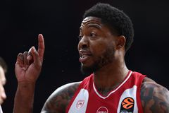 Η αλήθεια για τη χειρονομία του Τζόουνς: Τι έδειξε στην εξέδρα του Παναθηναϊκού (vid)