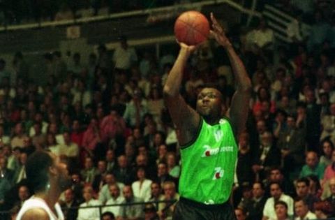 To «παρακαλώ» του Παναθηναϊκού στην Μπανταλόνα με το σουτ του Τόμπσον επί του Ολυμπιακού (pic)