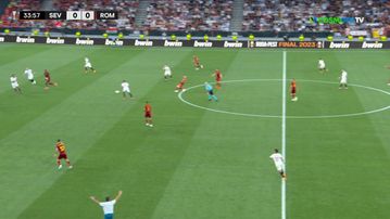 Γκολ του Ντιμπάλα και... φωτιά στην «Πούσκας Αρένα» από τους οπαδούς της Ρόμα