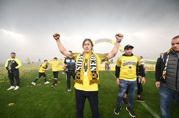 Αποθέωση για τον Αλμέιδα στην 'Ιο