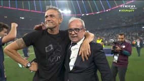 Το μπλουζάκι του Λουίς Ενρίκε με τη συγκινητική αφιέρωση στην κόρη του Χάνα (vid)