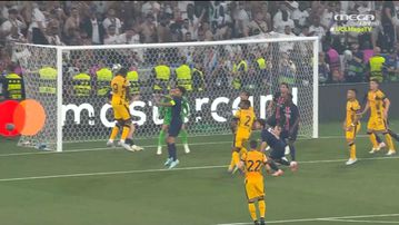 Παρί Σ.Ζ. - Ίντερ: Η κεφαλιά του Τουράμ «ξύρισε» το δεξί δοκάρι του Ντοναρούμα