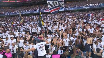 Εκρηκτική ήδη η ατμόσφαιρα στην Allianz Arena - Ασφυκτικά γεμάτες οι κερκίδες