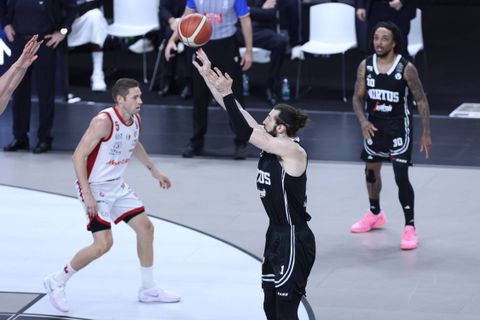 Με πρωταγωνιστή τον Σενγκέλια η Βίρτους επικράτησε στο... νήμα της Αρμάνι κι έκανε το 1-0