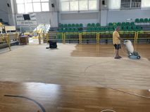 Προχωράνε τα βελτιωτικά έδρα στο κλειστό του Αγίου Θωμά (pics)