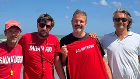 Ο Στραματσόνι έσωσε δύο κορίτσια από πνιγμό