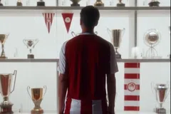 «Είσαι θρύλος…»: Πρώτη ματιά στη νέα φανέλα του Ολυμπιακού (vid)