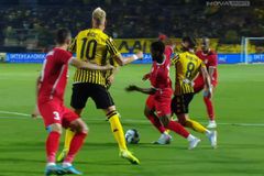 «Εύκολο» πέσιμο του Σιμακάλα για το πέναλτι γκολ της Αράζ κόντρα στον Αρη, έντονες διαμαρτυρίες