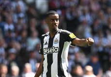 Ο Ισάκ προπονείται μόνος του στη Σοσιεδάδ, περιμένοντας τη Λίβερπουλ