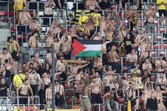 Ύψωσαν ξανά σημαία της Παλαιστίνης οι οπαδοί της ΑΕΚ