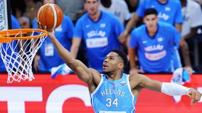 Σλούκας υψώνει, Γιάννης καρφώνει (vid)