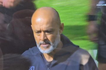 Έφυγε εκνευρισμένος για τα αποδυτήρια ο Νούνο Εσπιρίτο Σάντο μετά την ήττα της Νότιγχαμ