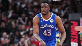 Ο Θανάσης Αντετοκούνμπο επιστρέφει στους Μπακς και κρατάει στο Μιλγουόκι τον Γιάννη