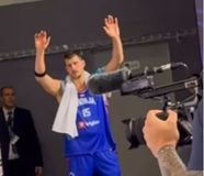 Γι' αυτό είναι MVP: Η απίστευτη κίνηση του Νίκολα Γιόκιτς σε δημοσιογράφους μετά το Λετονία - Σερβία (vid)