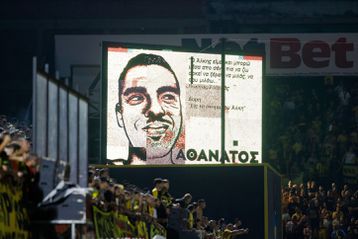 Μνημείο για τον Άλκη Καμπανό σε αυλή νηπιαγωγείου στη Θεσσαλονίκη, κοντά στο σημείο της δολοφονίας