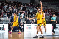 Ο Χέιλ επανέρχεται στις εργοστασιακές ρυθμίσεις και ανεβάζει την ΑΕΚ Betsson (vids)