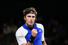 Σπουδαίος Τσιτσιπάς, έκανε την ανατροπή κόντρα στον Σερούντολο και προκρίθηκε στην οκτάδα του Παρισιού