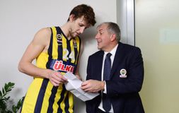 Βέσελι: «Όταν μιλάει ο Ζέλικο Ομπράντοβιτς, αν είσαι λίγο έξυπνος, δεν πρέπει να...»