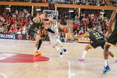 Σύρραξη στο φινάλε του Μονακό - Παναθηναϊκός: Αρπάχτηκαν Οκόμπο και Σλούκας (vid)