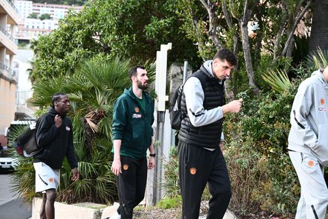 Περπατώντας στο γήπεδο της Μονακό οι παίκτες του Παναθηναϊκού (pics)