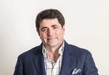 Δυσαρέσκεια στην οικογένεια Βαρδινογιάννη για την προσπάθεια να εμφανιστεί ο Σόλακ ως «πράκτορας των Ρώσων» με αφορμή την έλευση της Γκιλφόιλ στην Αθήνα!