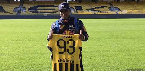 Από το Τρινιντάντ και Τομπάγκο στην OPAP Arena για την αγάπη του στην ΑΕΚ (vid)