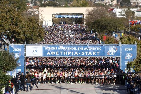 Σπάει τα ρεκόρ ο 42ος Αυθεντικός Μαραθώνιος της Αθήνας
