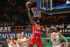 Ο Εμπίντ θα σταματούσε το μπάσκετ λόγω του Τάρικ Μπλακ: «Κάρφωνε τόσο δυνατά που έβλεπα αστεράκια»