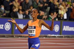 Η Τσεμπέτ έκλεισε το 2024 με τρομερό παγκόσμιο ρεκόρ στα 5 χιλιόμετρα!