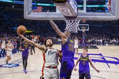 Οι Πίστονς «χάλασαν» το πάρτι του Λεμπρόν επικρατώντας των Λέικερς στο Λος Άντζελες