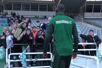 Η πρώτη για Τεττέη και η αποθέωση από τους νεαρούς φίλους του Παναθηναϊκού (vid)