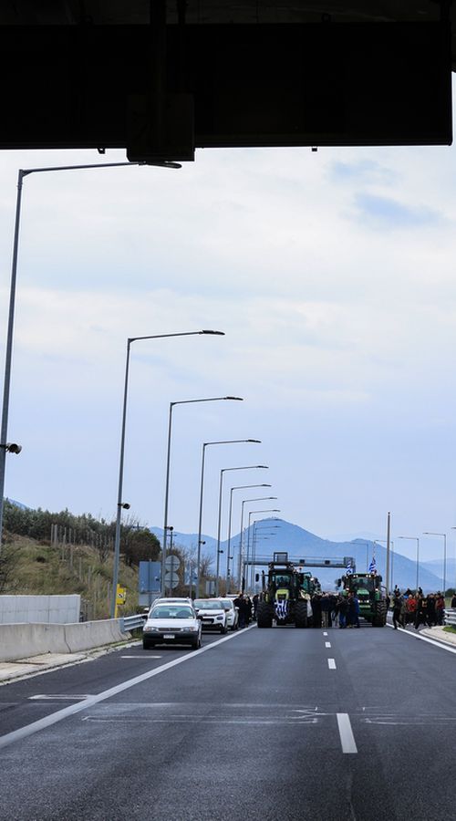 LIVE η κίνηση στους δρόμους-Τι συμβαίνει με τα μπλόκα των αγροτών