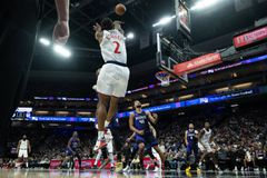 Με ηγέτη τον εκπληκτικό Λέοναρντ οι Κλίπερς συνέτριψαν τους Κινγκς