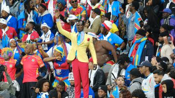 Ο ακίνητος φίλαθλος από το Κονγκό και ο ισχυρός συμβολισμός της στάσης του