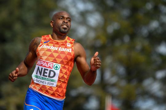 Churandy Martina en Keet Oldenbeuving vlaggendragers bij Olympische Spelen in Tokio