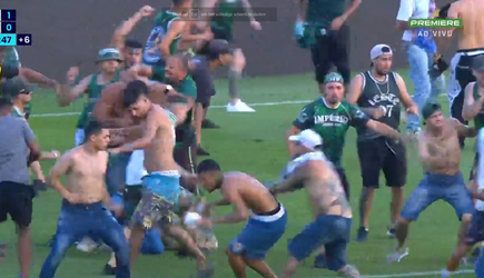 🎥​ | Pleuris in Brazilië: extreem veel hooligans op veld bij Coritiba tegen Cruzeiro