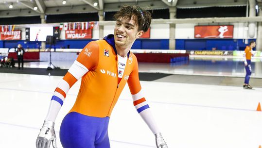 Patrick Roest ging niet met tractor naar Malieveld, maar schaatste iedereen van de baan in Inzell