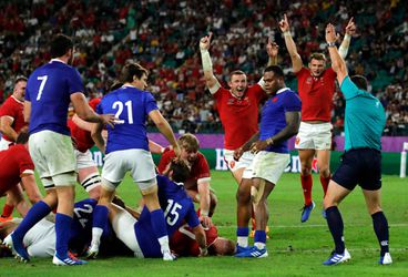 Frankrijk komt rode kaart niet meer te boven en ziet Wales naar halve finales WK rugby gaan