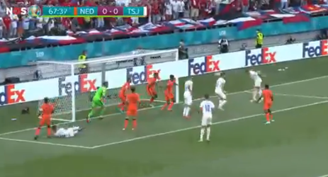 🎥 | NEE! Raak koppende Tomáš Holeš zet Oranje op virtuele uitschakeling