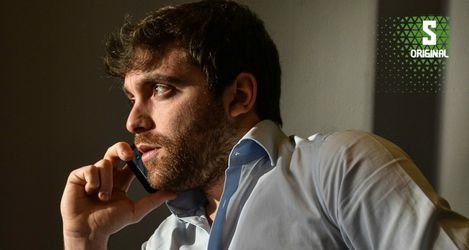 Transferkoning Fabrizio Romano wist dat overgang Berghuis gevoelig lag: 'Jammer dat fans zo gek reageerden'