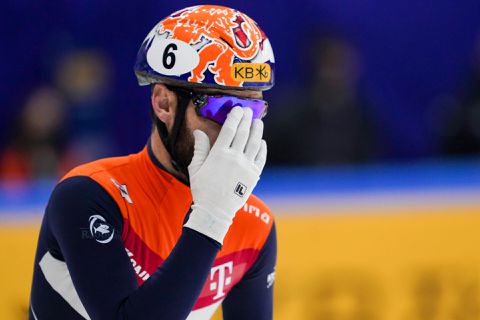 Rentree Sjinkie Knegt bij wereldbeker loopt niet goed af: uitschakeling op 2 afstanden