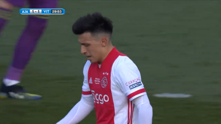 🎥 | Kijk hier hoe Gravenberch Ajax op voorsprong knalde, maar daarna zag dat ploeggenoot Martinez blunderde