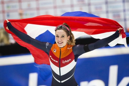 Wow! Suzanne Schulting snelt naar Europese shorttracktitel na zege in Superfinale