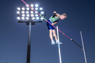 Polsstokhoogspringer Menno Vloon evenaart record in Karlsruhe