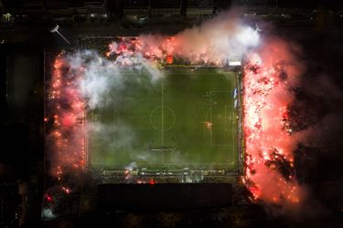 🎥 | Geen vuurwerkverbod in Griekenland: dikke sfeeractie bij Aris - PAOK 🔥