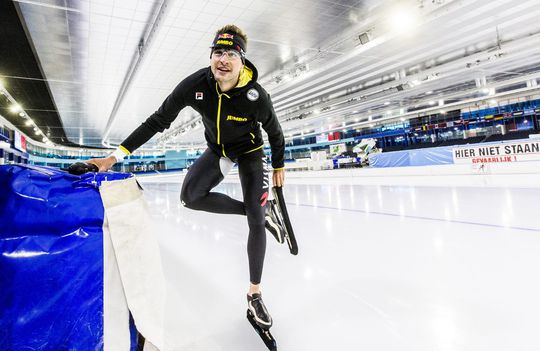 Kramer staat na ongeluk weer op het ijs: 'Vind het belangrijk in Thialf goed te rijden'