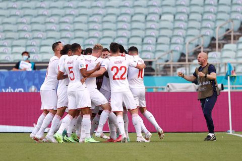 Wales en Zwitserland slaapwandelen in siëstamatch naar 1-1