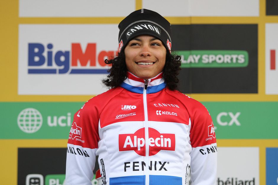 Goed en slechts nieuws voor Ceylin Alvarado: ze loopt wereldbeker mis maar verlengt bij Alpecin-Fenix