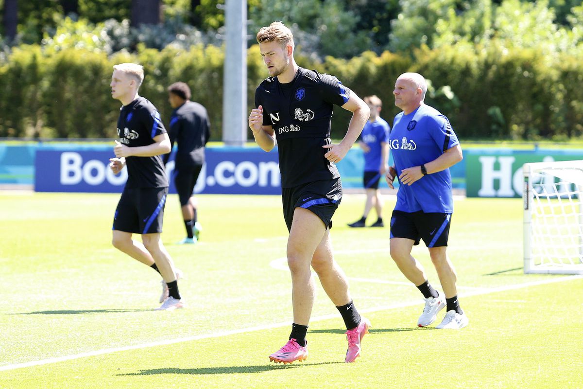 Matthijs de Ligt lijkt op tijd fit: verdediger traint alweer mee met de groep